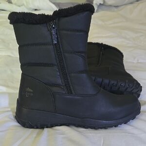 Black Winter Boots with Faux Fur Lining